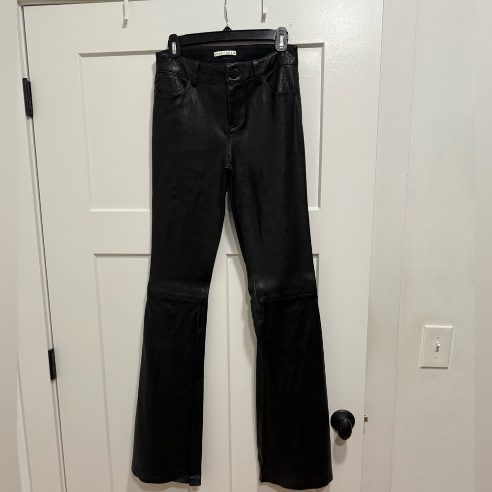 Alice + Olivia 
BRENT LEATHER BELL PANT $1000
Black 
Size 6
Excellent Condition - Picture 4 of 8